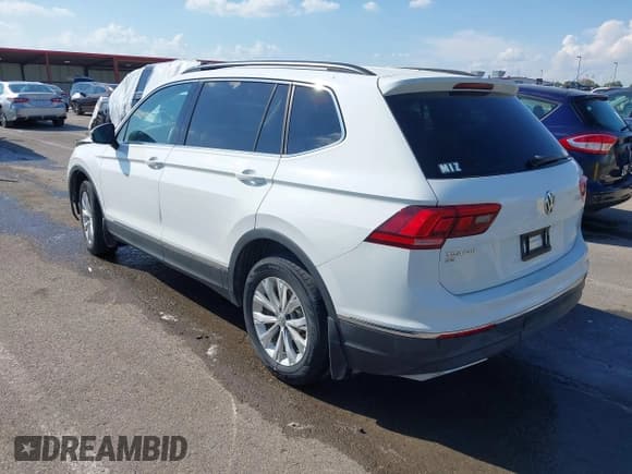 ✅ 2018 Volkswagen Tiguan SEL • VIN: 3VV3B7AX3JM040925 • Lot: 43102787. Wystawiony na IAAI z przebiegiem 104 214 mil. Bezpłatny archiwum sprzedaży aukcyjnych z USA i szczegółowy raport historii pojazdu na DreamBid. Zdjęcie 3.
