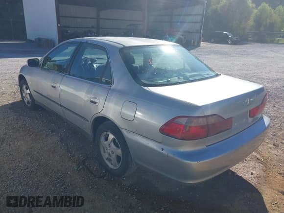 ✅ 2000 Honda Accord LX • VIN: 1HGCG5649YA141298 • Лот: 43542191. Опубликован ранее на IAAI с пробегом 196 407 миль. Бесплатный доступ к архиву аукционных продаж из США и подробный отчёт об истории автомобиля на DreamBid. Изображение 6.