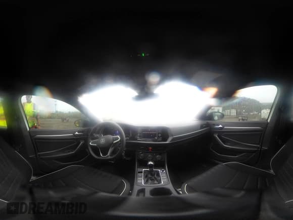 ✅ 2024 Volkswagen Jetta Sport • VIN: 3VWBM7BU6RM085150 • Лот: 43285753. Опубликован ранее на IAAI с пробегом 2 638 миль. Бесплатный доступ к архиву аукционных продаж из США и подробный отчёт об истории автомобиля на DreamBid. Изображение 19.