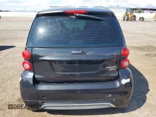 ✅ 2016 Smart fortwo Passion • VIN: WMEEJ9AA6GK843098 • Lot: 81476785. Wystawiony na Copart z przebiegiem Nie podano. Bezpłatny archiwum sprzedaży aukcyjnych z USA i szczegółowy raport historii pojazdu na DreamBid. Zdjęcie 6.