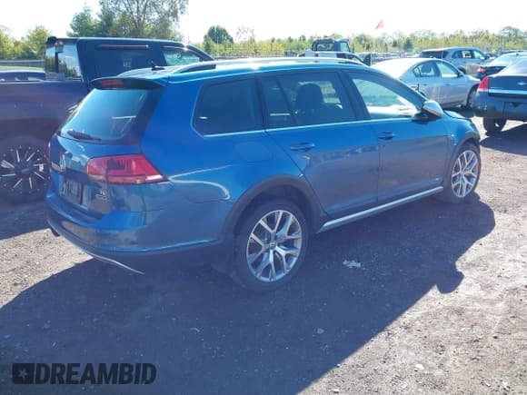 ✅ 2017 Volkswagen Golf S • VIN: 3VWH17AU1HM524869 • Lot: 43488261. Listed on IAAI with 120,216 mi. Free auction sales archive from the USA and detailed vehicle history report at DreamBid. Image 4.