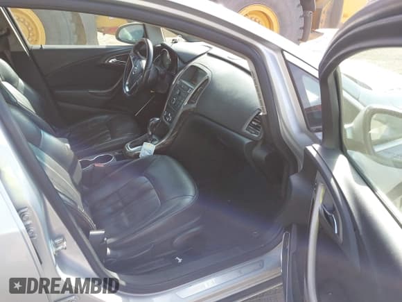 ✅ 2013 Buick Verano Group • VIN: 1G4PS5SK8D4163283 • Lot: 43729191. Wystawiony na IAAI z przebiegiem 166 357 mil. Bezpłatny archiwum sprzedaży aukcyjnych z USA i szczegółowy raport historii pojazdu na DreamBid. Zdjęcie 5.