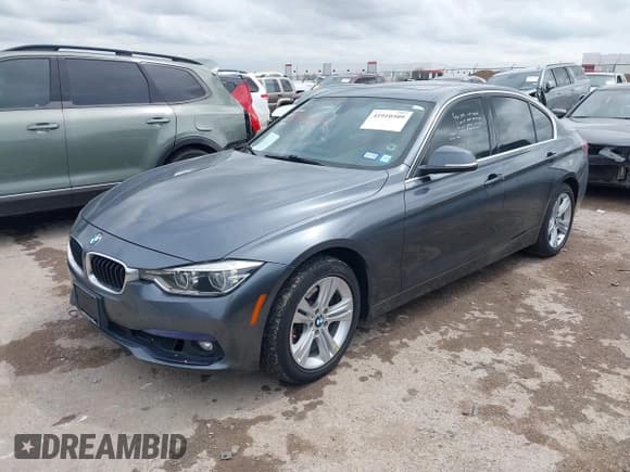 ✅ 2018 BMW 3 Series 330i xDrive • VIN: WBA8D9G58JNU70730 • Lot: 41910509. Listed on IAAI with 64,262 mi. Free auction sales archive from the USA and detailed vehicle history report at DreamBid. Image 2.