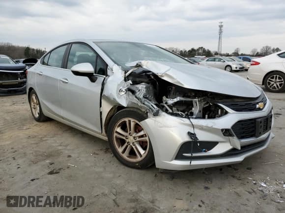 ✅ 2018 Chevrolet Cruze LT • VIN: 1G1BE5SM9J7166414 • Lot: 40713353. Wystawiony na Copart z przebiegiem 107 248 mil. Bezpłatny archiwum sprzedaży aukcyjnych z USA i szczegółowy raport historii pojazdu na DreamBid. Zdjęcie 4.