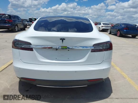 ✅ 2014 Tesla Model S 60 • VIN: 5YJSA1S17EFP44916 • Lot: 42585710. Listed on IAAI with 105,014 mi. Free auction sales archive from the USA and detailed vehicle history report at DreamBid. Image 16.