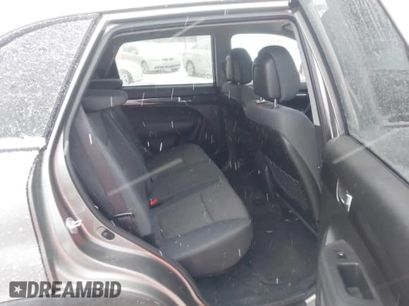 ✅ 2013 Kia Sorento LX • VIN: 5XYKTDA26DG336047 • Lot: 43902515. Listed on IAAI with 152,671 mi. Free auction sales archive from the USA and detailed vehicle history report at DreamBid. Image 8.