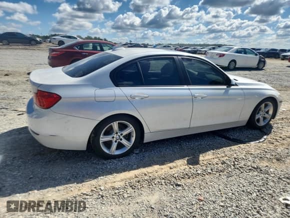 ✅ 2013 BMW 3 Series 328i xDrive • VIN: WBA3B5C59DF590937 • Lot: 86144035. Listed on Copart with 100,173 mi. Free auction sales archive from the USA and detailed vehicle history report at DreamBid. Image 3.