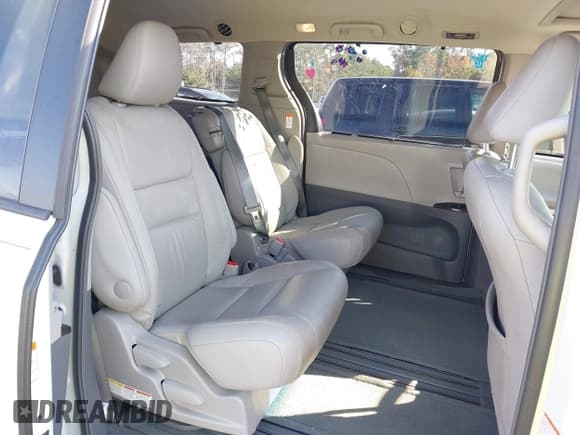 ✅ 2017 Toyota Sienna XLE Premium • VIN: 5TDYZ3DC9HS794892 • Lot: 43766163. Wystawiony na IAAI z przebiegiem 91 733 mil. Bezpłatny archiwum sprzedaży aukcyjnych z USA i szczegółowy raport historii pojazdu na DreamBid. Zdjęcie 8.