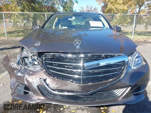 ✅ 2016 Mercedes-Benz E 350 Luxury • VIN: WDDHF8JB7GB291018 • Lot: 43501722. Wystawiony na IAAI z przebiegiem 139 150 mil. Bezpłatny archiwum sprzedaży aukcyjnych z USA i szczegółowy raport historii pojazdu na DreamBid. Zdjęcie 6.