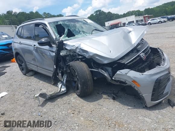 ✅ 2023 Volkswagen Tiguan SE R-Line Black • VIN: 3VVCB7AX2PM109516 • Лот: 42627592. Опубликован ранее на IAAI с пробегом 26 533 миль. Бесплатный доступ к архиву аукционных продаж из США и подробный отчёт об истории автомобиля на DreamBid. Изображение 1.