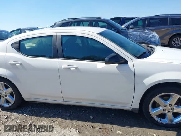 ✅ 2009 Dodge Avenger SE • VIN: 1B3LC46B59N509541 • Lot: 41710027. Wystawiony na IAAI z przebiegiem 151 209 mil. Bezpłatny archiwum sprzedaży aukcyjnych z USA i szczegółowy raport historii pojazdu na DreamBid. Zdjęcie 13.