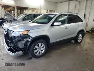 ✅ 2012 Kia Sorento LX • VIN: 5XYKT4A67CG232717 • Lot: 90516755. Wystawiony na Copart z przebiegiem 172 496 mil. Bezpłatny archiwum sprzedaży aukcyjnych z USA i szczegółowy raport historii pojazdu na DreamBid. Zdjęcie 1.