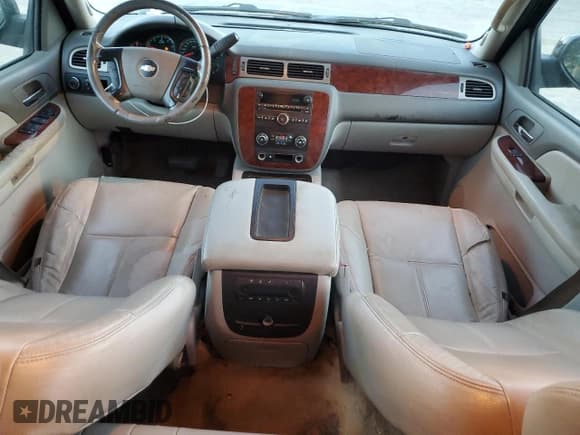 ✅ 2009 Chevrolet Suburban 2LT • VIN: 1GNFC26069R230517 • Lot: 75304014. Wystawiony na Copart z przebiegiem 360 939 mil. Bezpłatny archiwum sprzedaży aukcyjnych z USA i szczegółowy raport historii pojazdu na DreamBid. Zdjęcie 8.