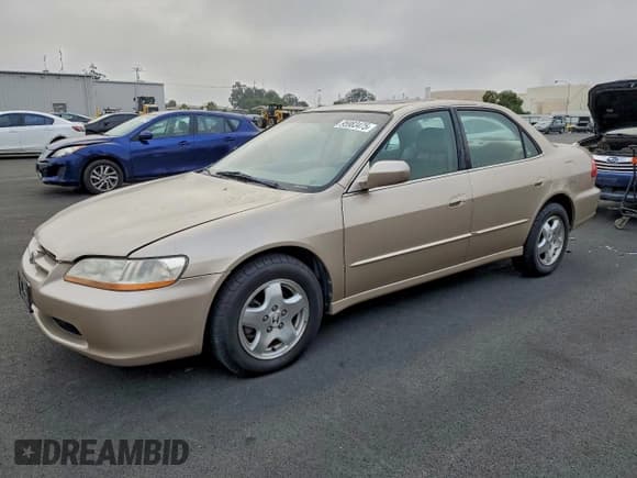 ✅ 2000 Honda Accord EX • VIN: 1HGCG1650YA067450 • Lot: 95983475. Listed on Copart with 150,780 mi. Free auction sales archive from the USA and detailed vehicle history report at DreamBid. Image 1.