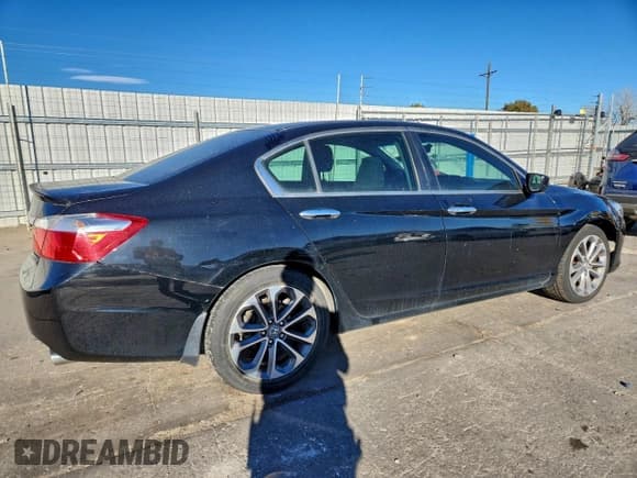 ✅ 2015 Honda Accord Sport • VIN: 1HGCR2F51FA094198 • Лот: 94291705. Опубликован ранее на Copart с пробегом 156 171 миль. Бесплатный доступ к архиву аукционных продаж из США и подробный отчёт об истории автомобиля на DreamBid. Изображение 3.