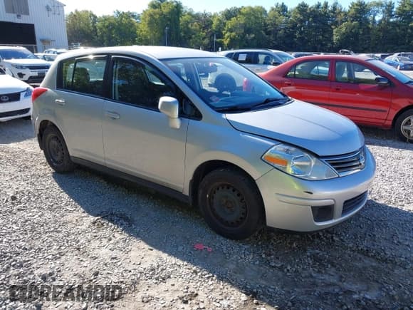 ✅ 2011 Nissan Versa S • VIN: 3N1BC1CP4BL419198 • Lot: 43278764. Wystawiony na IAAI z przebiegiem 142 402 mil. Bezpłatny archiwum sprzedaży aukcyjnych z USA i szczegółowy raport historii pojazdu na DreamBid. Zdjęcie 1.