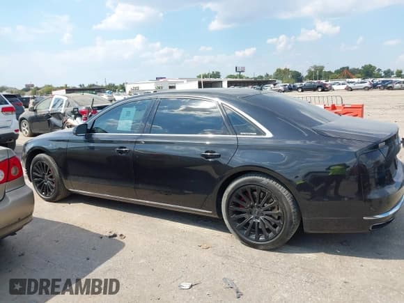 ✅ 2013 Audi A8 4.0L • VIN: WAUR2AFD7DN020673 • Lot: 43306801. Wystawiony na IAAI z przebiegiem 134 121 mil. Bezpłatny archiwum sprzedaży aukcyjnych z USA i szczegółowy raport historii pojazdu na DreamBid. Zdjęcie 15.