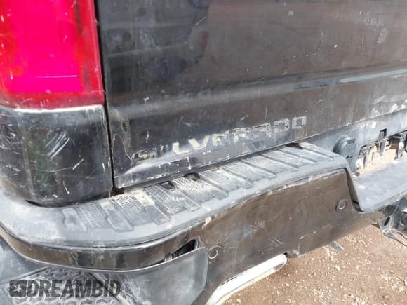 ✅ 2022 Chevrolet Silverado 1500 LT Trail Boss • VIN: 1GCPYFED3NZ194306 • Lot: 41906625. Wystawiony na IAAI z przebiegiem Nie podano. Bezpłatny archiwum sprzedaży aukcyjnych z USA i szczegółowy raport historii pojazdu na DreamBid. Zdjęcie 18.