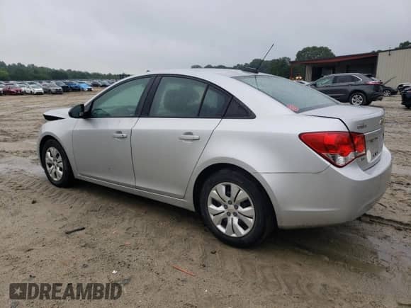 2015 Chevrolet Cruze LS z VIN 1G1PB5SG0F7141448, wystawiony jako Copart lot #58887295 z przebiegiem 109 686 mil mil oraz Szkoda całkowita • Salvage title. Historia ofert i sprzedaży dostępna na DreamBid. Obrazek 2.