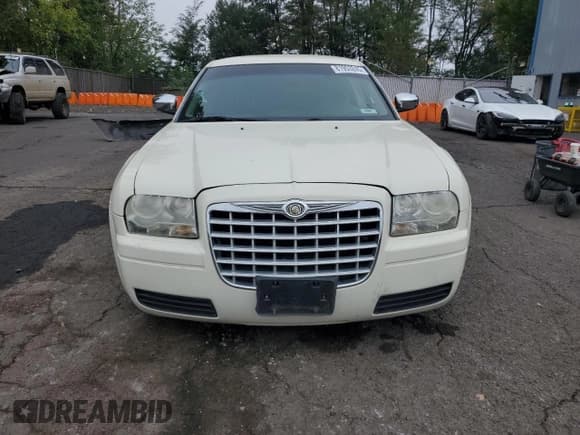 ✅ 2006 Chrysler 300 • VIN: 2C3KA43R56H213154 • Lot: 81953245. Wystawiony na Copart z przebiegiem Nie podano. Bezpłatny archiwum sprzedaży aukcyjnych z USA i szczegółowy raport historii pojazdu na DreamBid. Zdjęcie 5.