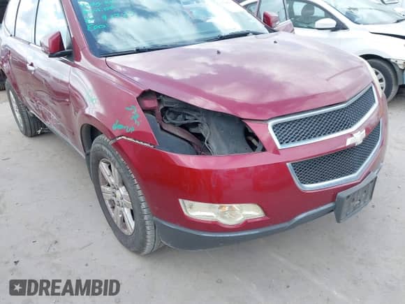2011 Chevrolet Traverse 1LT z VIN 1GNKRGED0BJ290957, wystawiony jako IAAI lot #43288483 z przebiegiem 138 367 mil mil oraz . Historia ofert i sprzedaży dostępna na DreamBid. Obrazek 6.