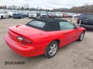✅ 1997 Chevrolet Camaro Z28 • VIN: 2G1FP32P6V2110373 • Lot: 43796484. Wystawiony na IAAI z przebiegiem 201 319 mil. Bezpłatny archiwum sprzedaży aukcyjnych z USA i szczegółowy raport historii pojazdu na DreamBid. Zdjęcie 4.