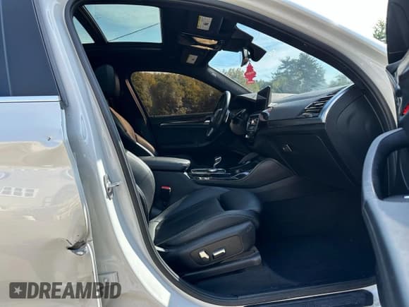 ✅ 2023 BMW X4 xDrive30i • VIN: 5UX33DT04P9T06288 • Lot: 81012525. Wystawiony na Copart z przebiegiem 83 669 mil. Bezpłatny archiwum sprzedaży aukcyjnych z USA i szczegółowy raport historii pojazdu na DreamBid. Zdjęcie 9.