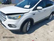 ✅ 2017 Ford Escape SE • VIN: 1FMCU9GD1HUC93888 • Lot: 42468768. Wystawiony na IAAI z przebiegiem 110 502 mil. Bezpłatny archiwum sprzedaży aukcyjnych z USA i szczegółowy raport historii pojazdu na DreamBid. Zdjęcie 17.