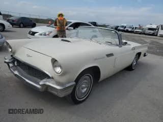 ✅ 1957 Ford Thunderbird • VIN: C7FH382576 • Лот: 75124844. Опубликован ранее на Copart с пробегом 22 465 миль. Бесплатный доступ к архиву аукционных продаж из США и подробный отчёт об истории автомобиля на DreamBid. Изображение 1.
