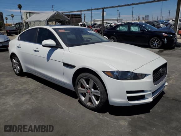 ✅ 2017 Jaguar XE 25t Prestige • VIN: SAJAE4BG1HA952939 • Lot: 63829485. Wystawiony na Copart z przebiegiem 67 543 mil. Bezpłatny archiwum sprzedaży aukcyjnych z USA i szczegółowy raport historii pojazdu na DreamBid. Zdjęcie 4.