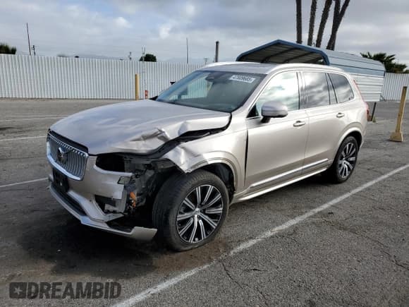 ✅ 2023 Volvo XC90 Plus • VIN: YV4L12PN7P1903108 • Lot: 47809685. Wystawiony na Copart z przebiegiem 14 235 mil. Bezpłatny archiwum sprzedaży aukcyjnych z USA i szczegółowy raport historii pojazdu na DreamBid. Zdjęcie 1.