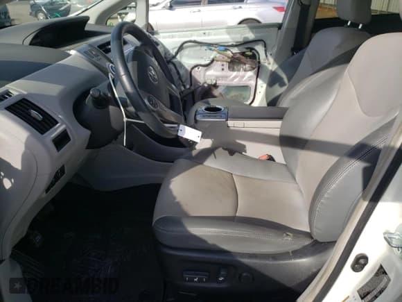 ✅ 2017 Toyota Prius Two • VIN: JTDZN3EU9HJ064470 • Лот: 82136945. Опубликован ранее на Copart с пробегом 114 108 миль. Бесплатный доступ к архиву аукционных продаж из США и подробный отчёт об истории автомобиля на DreamBid. Изображение 7.