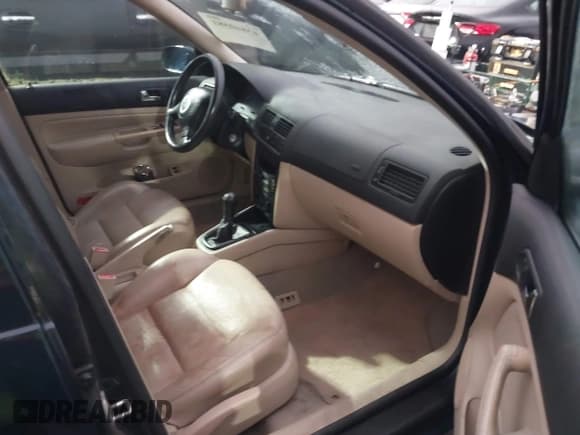 ✅ 2000 Volkswagen Jetta GLS • VIN: 3VWSA29M0YM108468 • Lot: 43840581. Listed on IAAI with 194,021 mi. Free auction sales archive from the USA and detailed vehicle history report at DreamBid. Image 5.