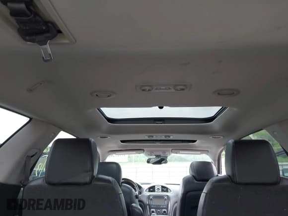 ✅ 2015 Buick Enclave Premium • VIN: 5GAKRCKD4FJ390234 • Lot: 42315494. Wystawiony na IAAI z przebiegiem 137 591 mil. Bezpłatny archiwum sprzedaży aukcyjnych z USA i szczegółowy raport historii pojazdu na DreamBid. Zdjęcie 19.