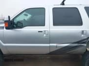 ✅ 2001 Ford Excursion XLT • VIN: 1FMNU41S51EB17641 • Lot: 42420753. Wystawiony na IAAI z przebiegiem 218 460 mil. Bezpłatny archiwum sprzedaży aukcyjnych z USA i szczegółowy raport historii pojazdu na DreamBid. Zdjęcie 14.