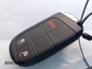 ✅ 2024 Jeep Compass Latitude • VIN: 3C4NJDBN2RT111183 • Lot: 43684717. Wystawiony na IAAI z przebiegiem 49 218 mil. Bezpłatny archiwum sprzedaży aukcyjnych z USA i szczegółowy raport historii pojazdu na DreamBid. Zdjęcie 11.