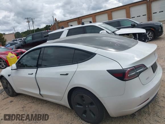 ✅ 2021 Tesla Model 3 Standard Range Plus • VIN: 5YJ3E1EA8MF911402 • Lot: 43363290. Wystawiony na IAAI z przebiegiem 72 787 mil. Bezpłatny archiwum sprzedaży aukcyjnych z USA i szczegółowy raport historii pojazdu na DreamBid. Zdjęcie 13.
