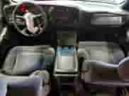 ✅ 2001 Chevrolet Silverado 1500 LS • VIN: 2GCEC19T611298530 • Lot: 67365554. Wystawiony na Copart z przebiegiem 144 277 mil mil. Skorzystaj z bezpłatnego archiwum sprzedaży aukcyjnych z USA i zobacz szczegółowy raport historii pojazdu na DreamBid. Zdjęcie 8.