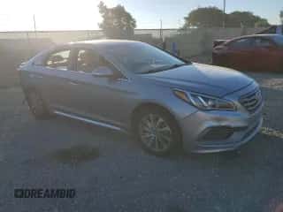 2016 Hyundai Sonata Sport z VIN 5NPE34AF4GH426519, wystawiony jako Copart lot #90955105 z przebiegiem 87 135 mil mil oraz Szkoda całkowita • Salvage title. Historia ofert i sprzedaży dostępna na DreamBid. Obrazek 4.