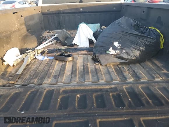 ✅ 2018 Chevrolet Silverado 2500HD LT • VIN: 1GC1KVEG5JF268722 • Lot: 50000995. Wystawiony na Copart z przebiegiem 230 363 mil. Bezpłatny archiwum sprzedaży aukcyjnych z USA i szczegółowy raport historii pojazdu na DreamBid. Zdjęcie 13.