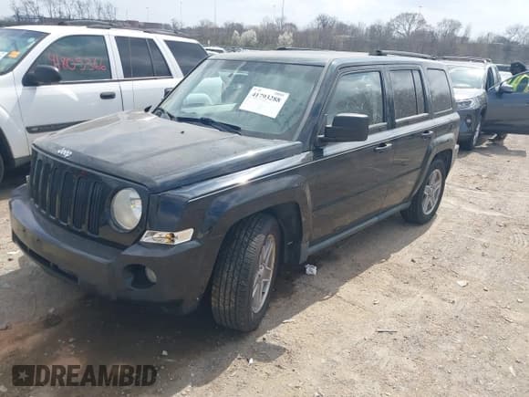 ✅ 2007 Jeep Patriot Sport • VIN: 1J8FF28W97D267050 • Lot: 41793288. Listed on IAAI with 132,743 mi. Free auction sales archive from the USA and detailed vehicle history report at DreamBid. Image 2.