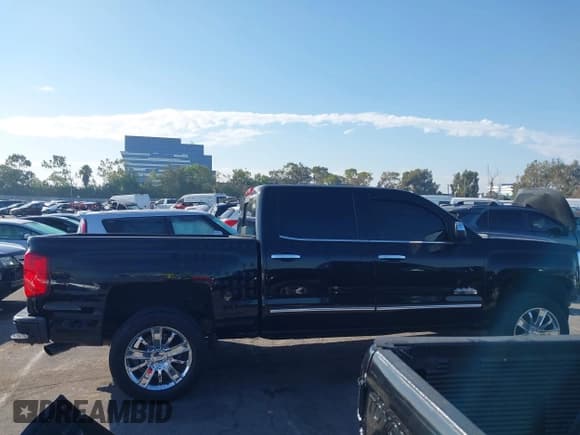 ✅ 2016 Chevrolet Silverado 1500 High Country • VIN: 3GCUKTEJ0GG133927 • Lot: 43484680. Wystawiony na IAAI z przebiegiem 101 374 mil. Bezpłatny archiwum sprzedaży aukcyjnych z USA i szczegółowy raport historii pojazdu na DreamBid. Zdjęcie 14.