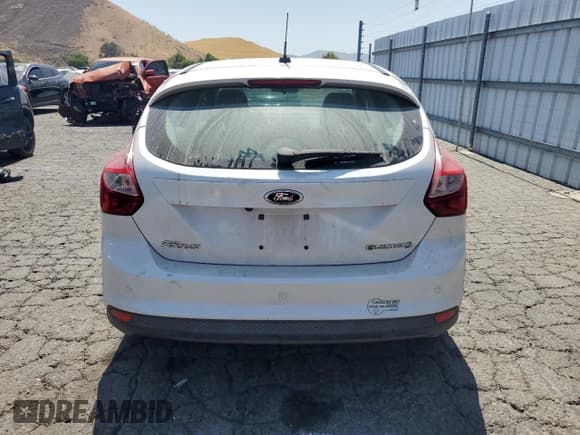 ✅ 2014 Ford Focus Electric • VIN: 1FADP3R41EL281774 • Lot: 63690885. Listed on Copart with 75,553 mi. Free auction sales archive from the USA and detailed vehicle history report at DreamBid. Image 6.