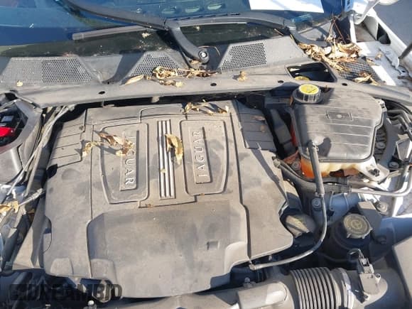 ✅ 2012 Jaguar XJ • VIN: SAJWA1CBXCLV28806 • Lot: 43386511. Wystawiony na IAAI z przebiegiem 137 823 mil. Bezpłatny archiwum sprzedaży aukcyjnych z USA i szczegółowy raport historii pojazdu na DreamBid. Zdjęcie 10.