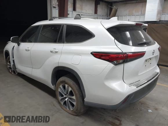 ✅ 2023 Toyota Highlander Platinum • VIN: 5TDKDRAH6PS003112 • Lot: 43111925. Wystawiony na IAAI z przebiegiem 33 641 mil. Bezpłatny archiwum sprzedaży aukcyjnych z USA i szczegółowy raport historii pojazdu na DreamBid. Zdjęcie 3.