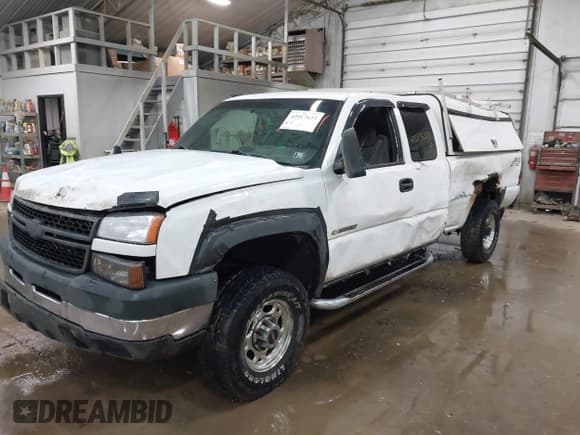 ✅ 2006 Chevrolet Silverado 2500HD LT2 • VIN: 1GCHK29U46E214094 • Lot: 42017633. Listed on IAAI with 220,014 mi. Free auction sales archive from the USA and detailed vehicle history report at DreamBid. Image 17.