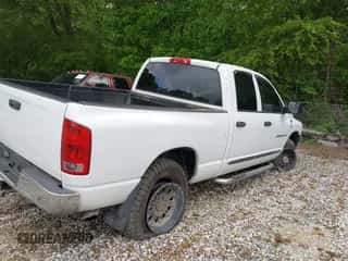 2003 Dodge 3500 ST z VIN 3D7LU38C83G835271, wystawiony jako IAAI lot #42212165 z przebiegiem 283 782 mil mil oraz . Historia ofert i sprzedaży dostępna na DreamBid. Obrazek 4.