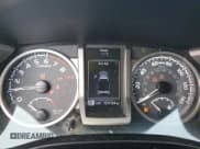 ✅ 2017 Toyota Tacoma SR5 • VIN: 5TFRZ5CNXHX028604 • Лот: 81876035. Опубликован ранее на Copart с пробегом 124 104 миль. Бесплатный доступ к архиву аукционных продаж из США и подробный отчёт об истории автомобиля на DreamBid. Изображение 9.