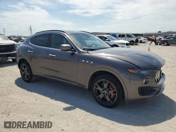✅ 2019 Maserati Levante S • VIN: ZN661YUA4KX329429 • Lot: 53832955. Wystawiony na Copart z przebiegiem 50 175 mil. Bezpłatny archiwum sprzedaży aukcyjnych z USA i szczegółowy raport historii pojazdu na DreamBid. Zdjęcie 4.