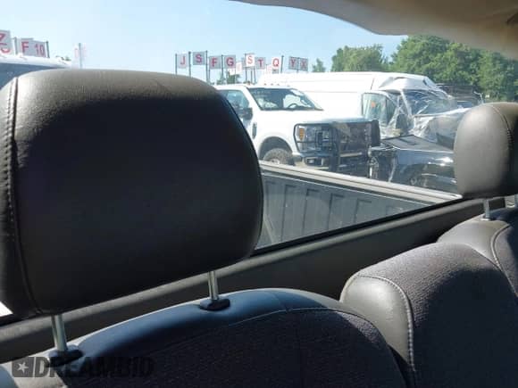 2004 Chevrolet Silverado 1500 Work Truck z VIN 1GCEC14V74Z281238, wystawiony jako IAAI lot #42537318 z przebiegiem 119 429 mil mil oraz . Historia ofert i sprzedaży dostępna na DreamBid. Obrazek 8.